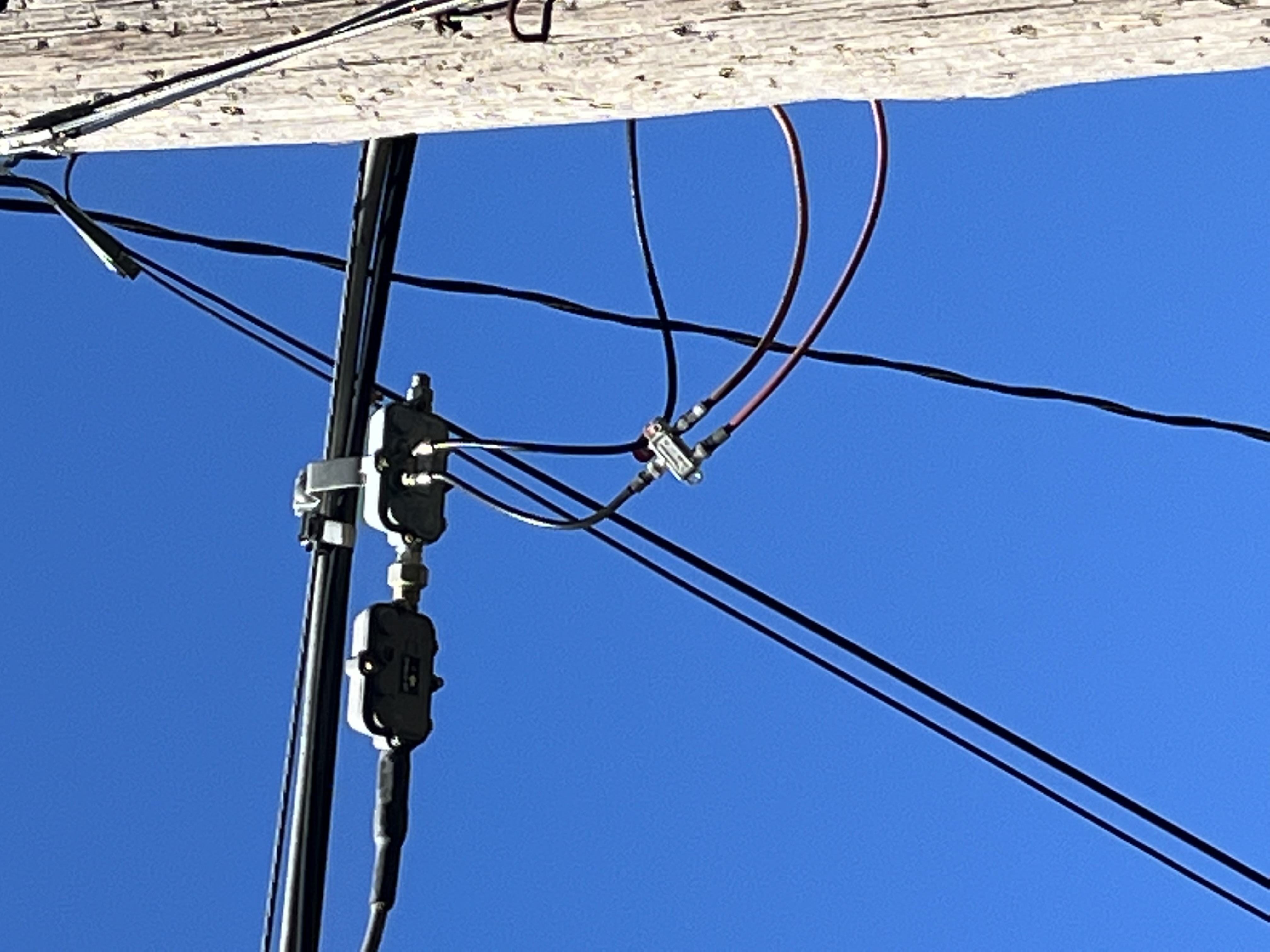 ‎Subcontractor for Xfinity installed splitter on my cable connection to