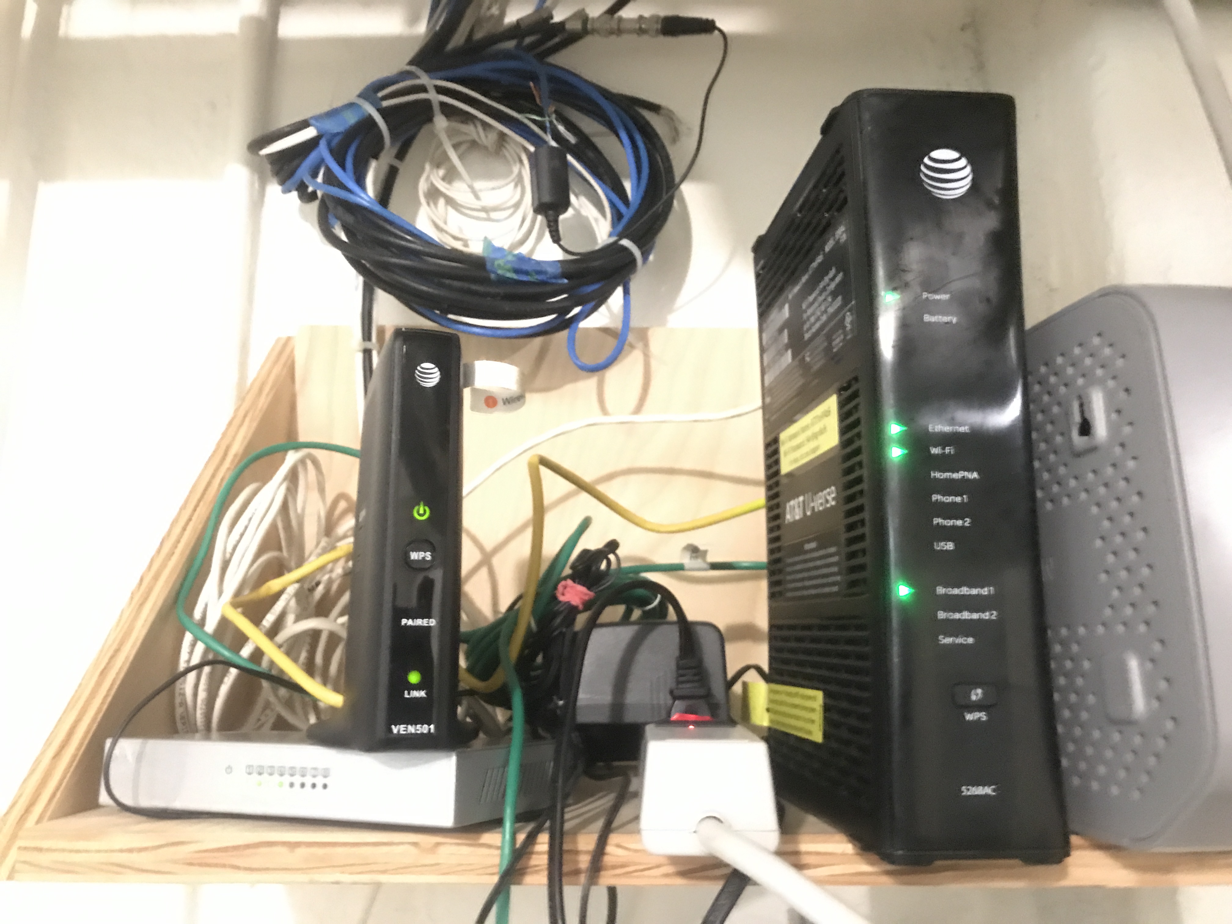 ‎Wifi not working... tried restarting modem and router... service